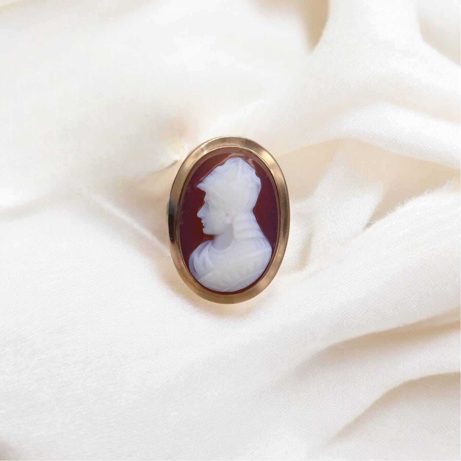 Victorian Stone Cameo Ring Carved Agate 14k yellow gold - Petra Star