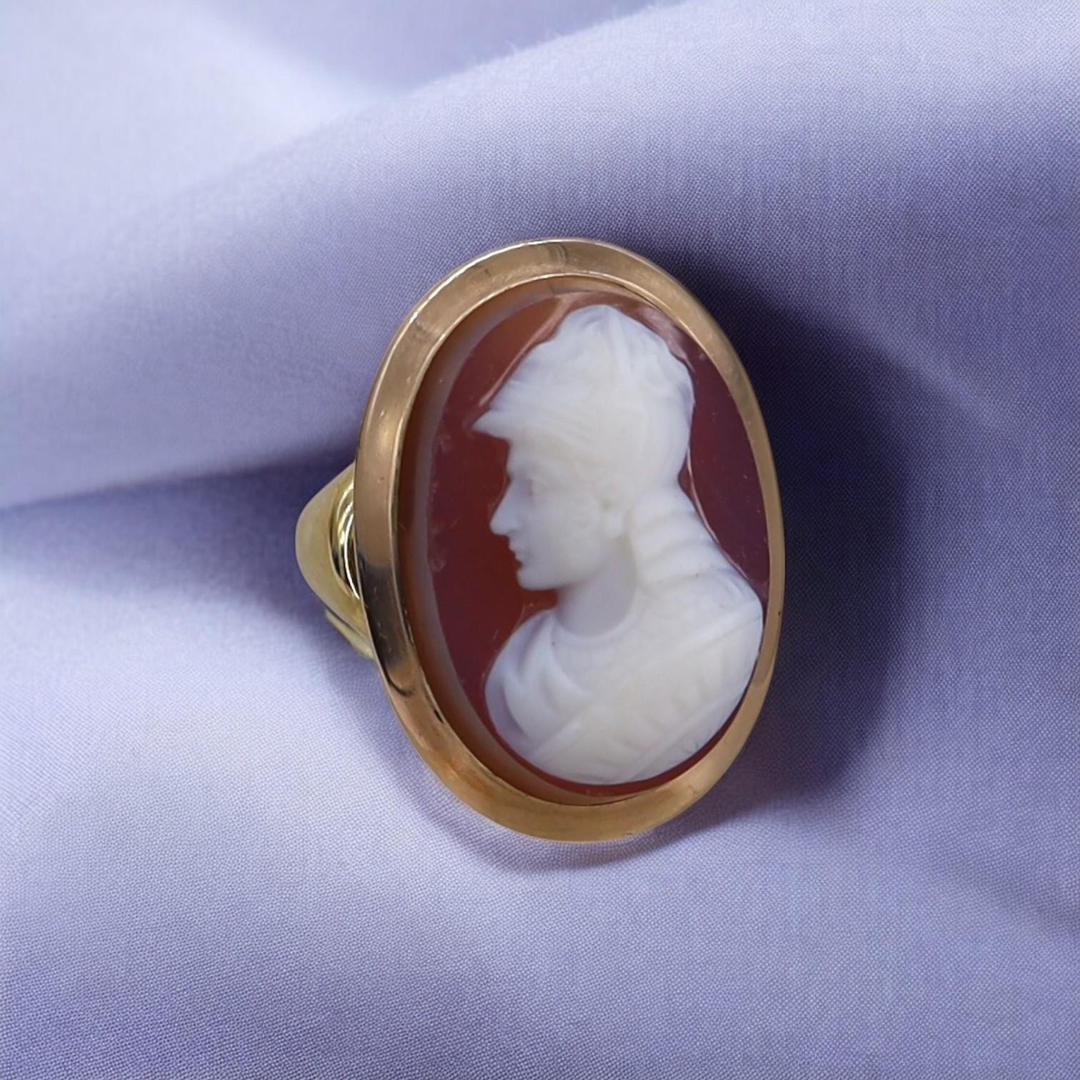 Victorian Stone Cameo Ring Carved Agate 14k yellow gold - Petra Star