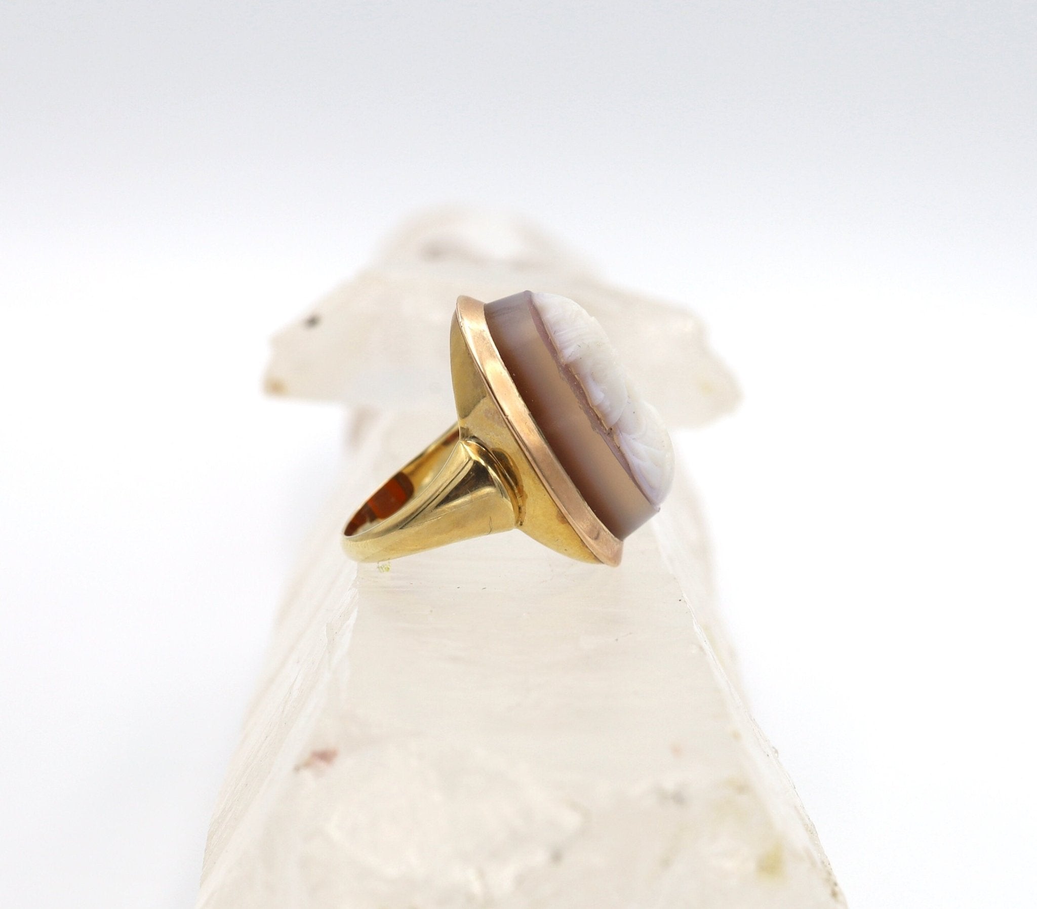 Victorian Stone Cameo Ring Carved Agate 14k yellow gold - Petra Star
