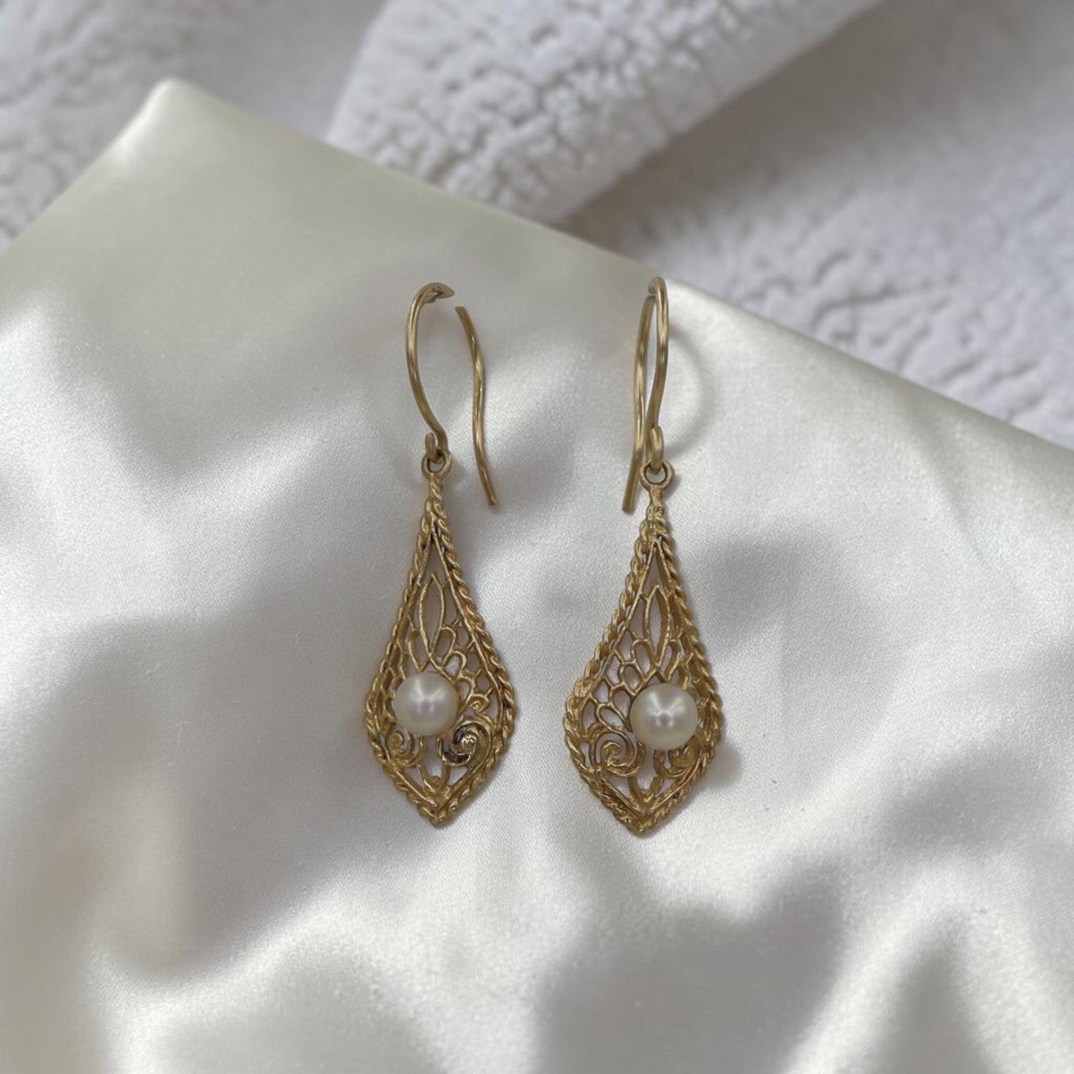 Vintage 14k Gold Filigree Teardrop Earrings with Akoya Pearls, 1980s