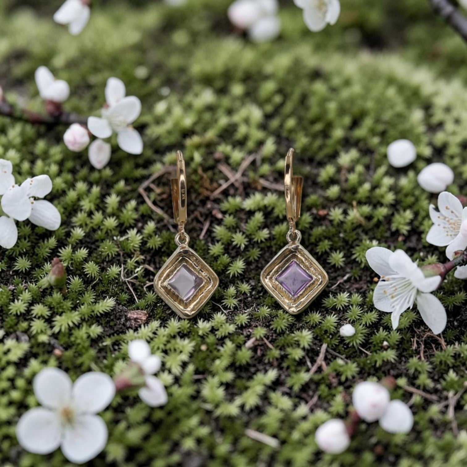 Vintage 1980s 14K Gold Sugarloaf Amethyst Drop Earrings - Petra Star