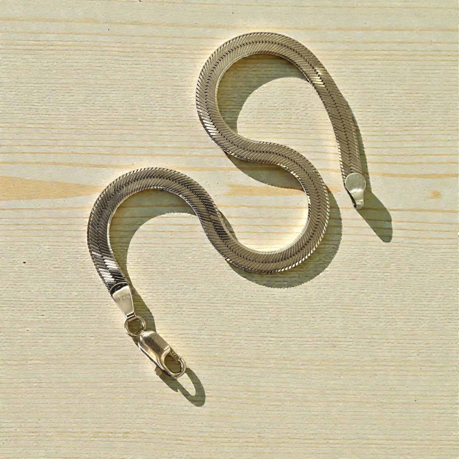Vintage Herringbone Bracelet 4 mm Wide x 7" Long 14k Yellow Gold - Petra Star