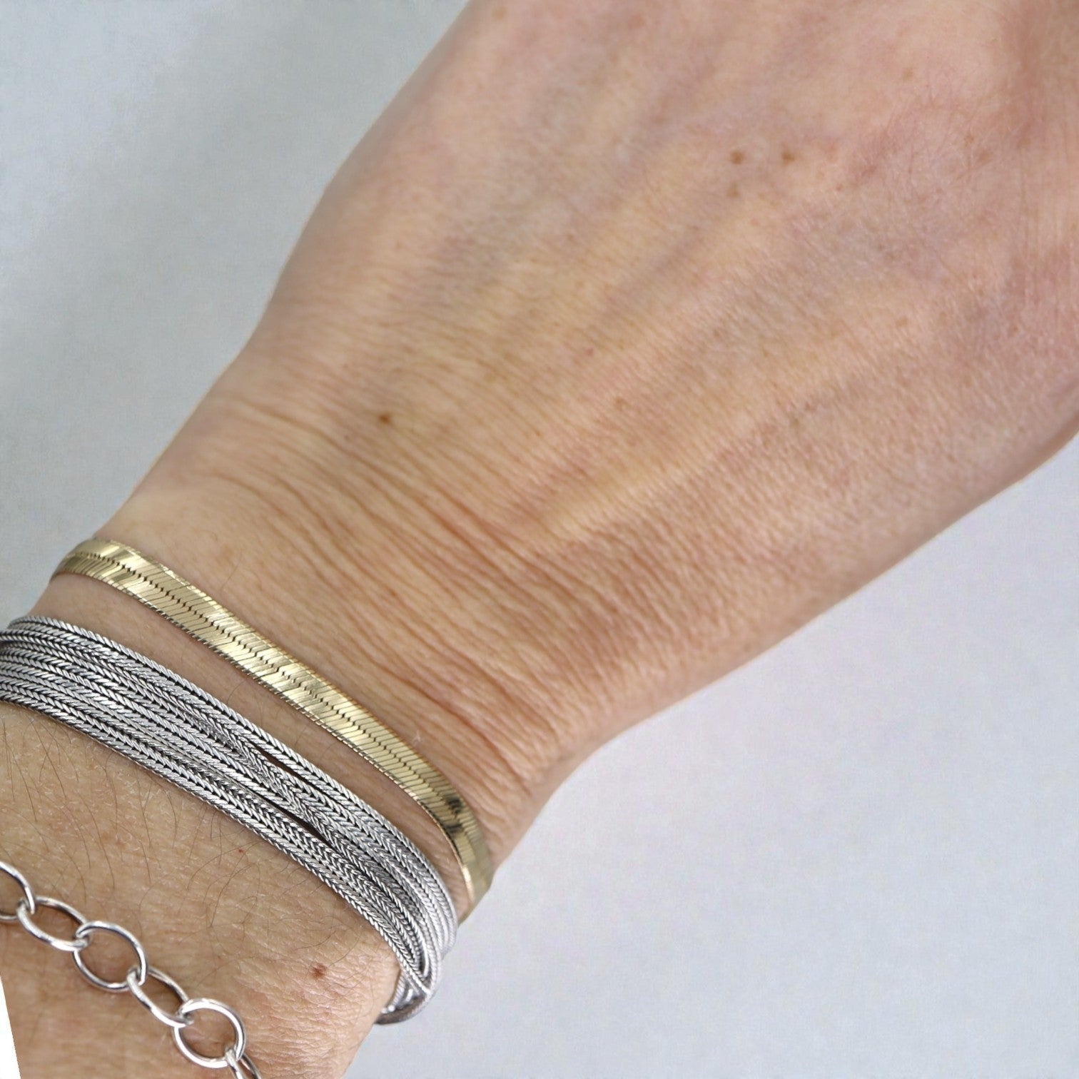 Vintage Herringbone Bracelet 4 mm Wide x 7" Long 14k Yellow Gold - Petra Star