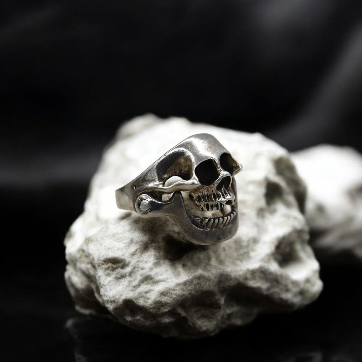Vintage Silver Skull Ring - Petra StarRing