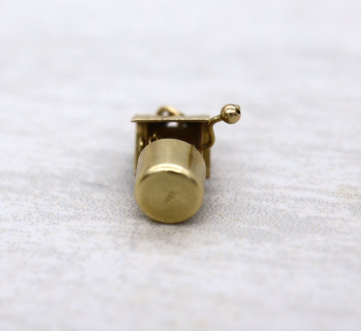 Vintage Wishing Well Charm 14k Gold - LM102C - Petra Star